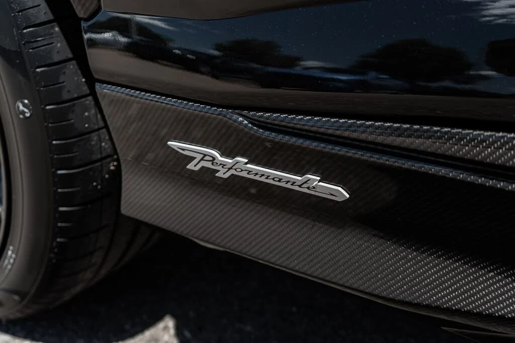 2023 Lamborghini Urus Performante - Image 17 of 31