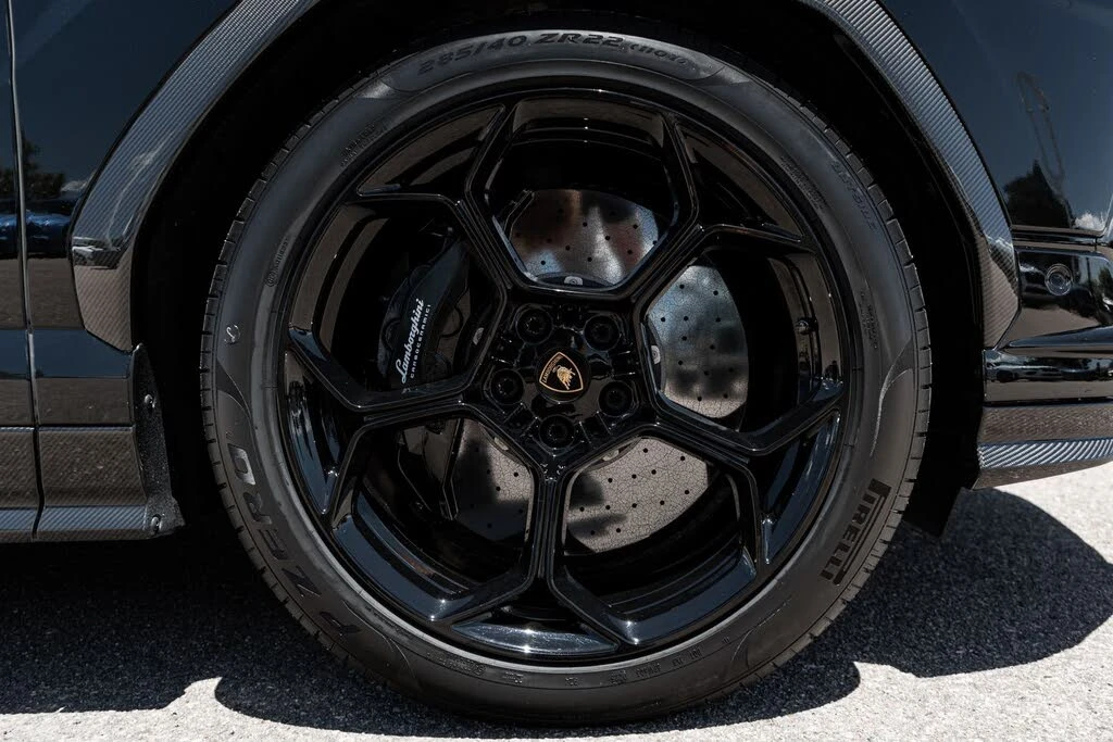 2023 Lamborghini Urus Performante - Image 16 of 31