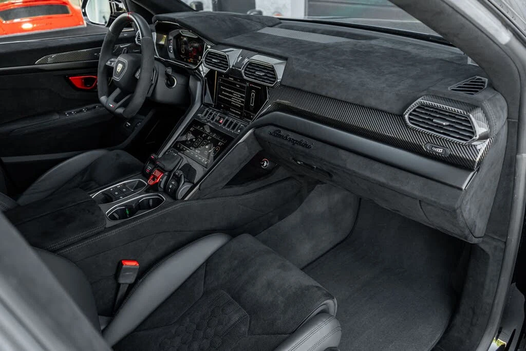 2023 Lamborghini Urus Performante - Image 2 of 31