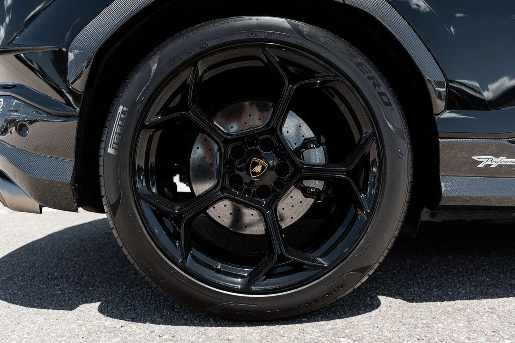 2023 Lamborghini Urus Performante - Image 15 of 31