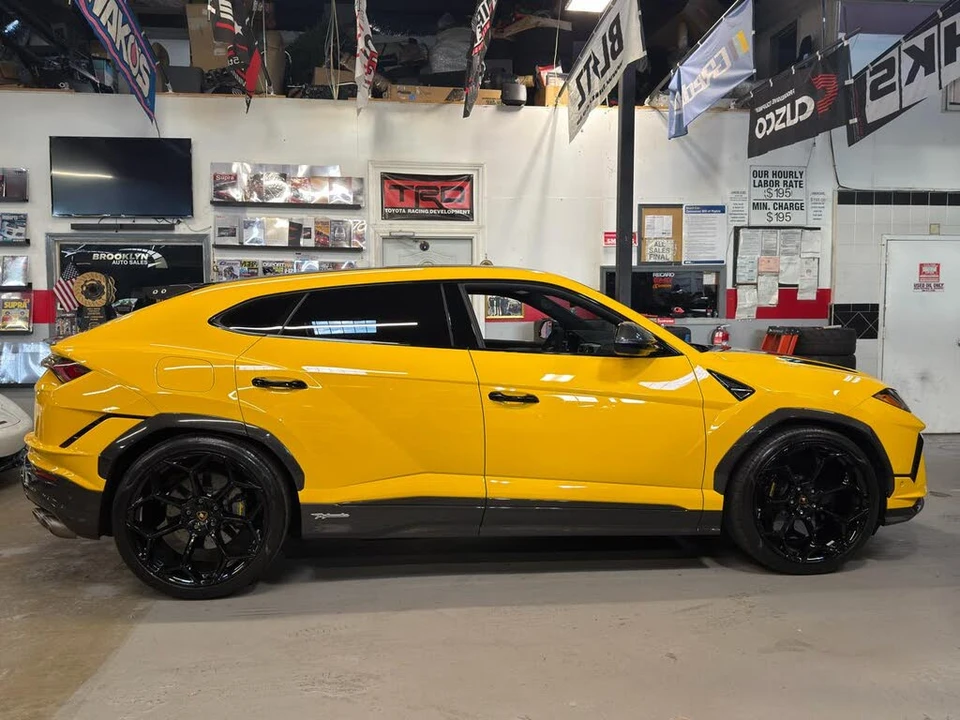 2023 Lamborghini Urus Performante - Image 4 of 31