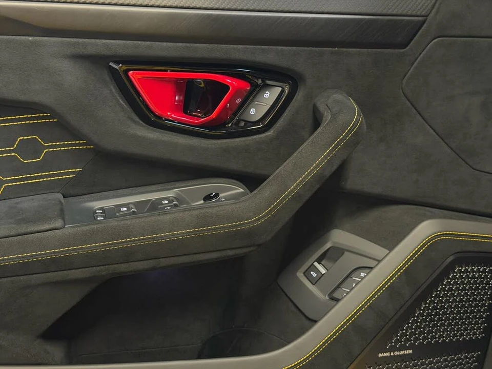 2023 Lamborghini Urus Performante - Image 26 of 31