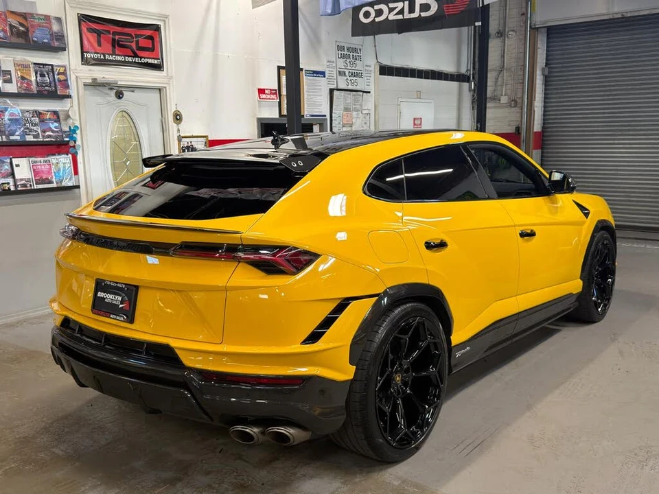 2023 Lamborghini Urus Performante - Image 5 of 31