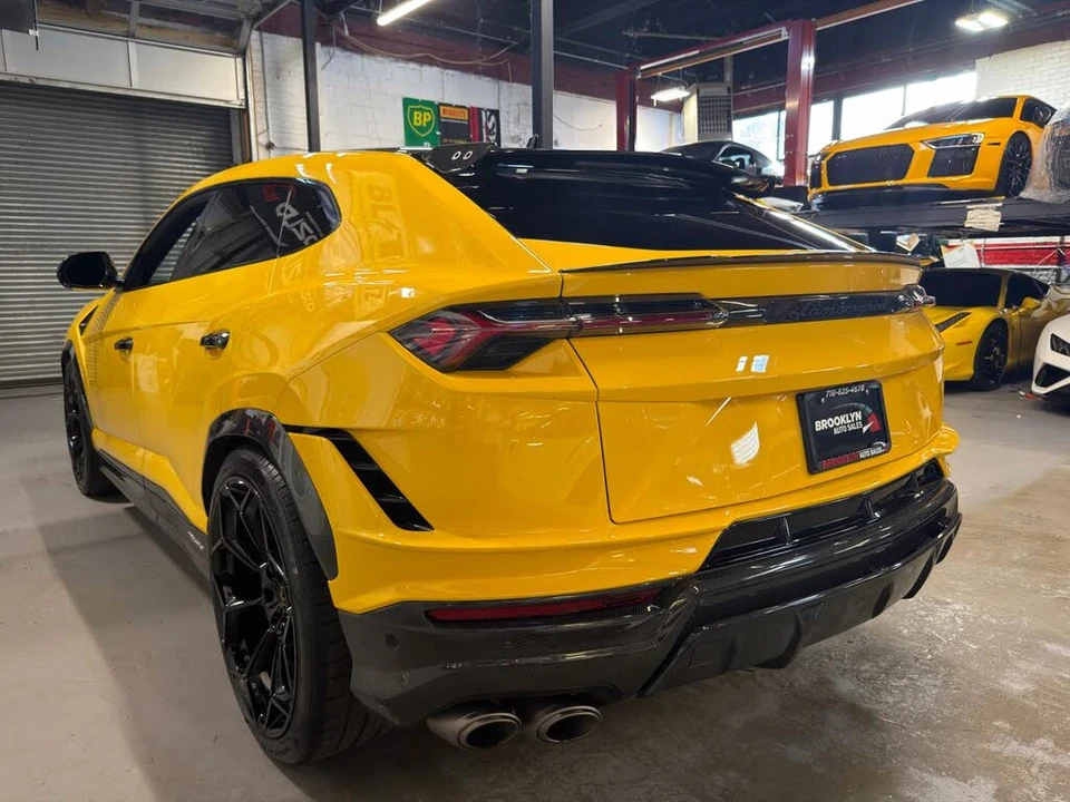 2023 Lamborghini Urus Performante - Image 9 of 31