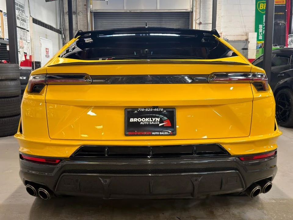 2023 Lamborghini Urus Performante - Image 7 of 31
