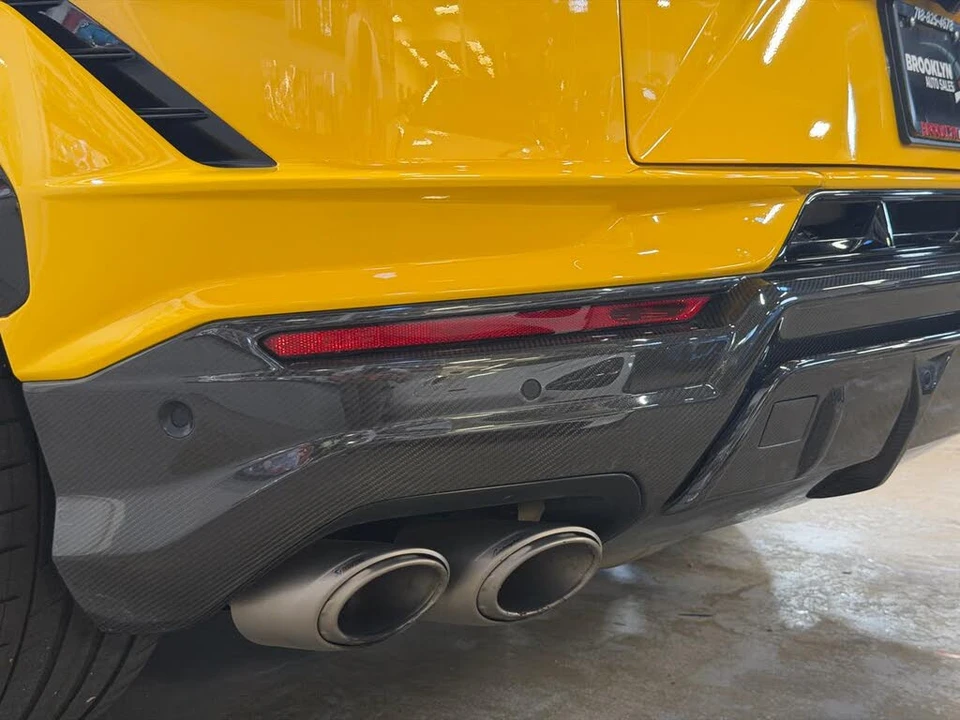 2023 Lamborghini Urus Performante - Image 17 of 31