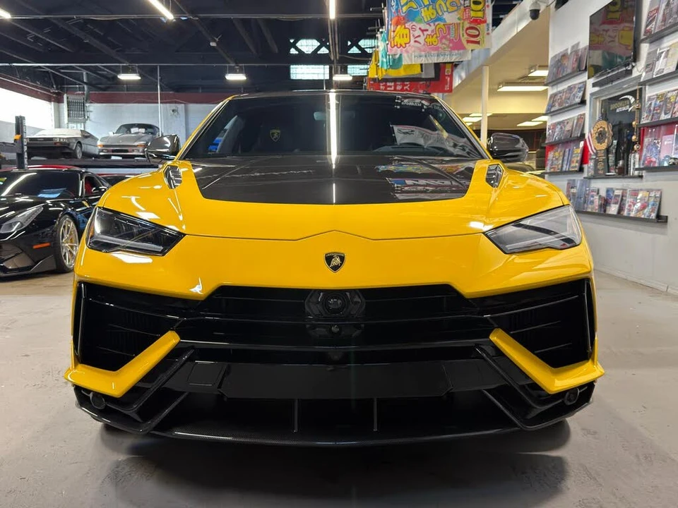 2023 Lamborghini Urus Performante - Image 2 of 31