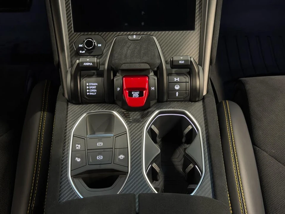 2023 Lamborghini Urus Performante - Image 29 of 31