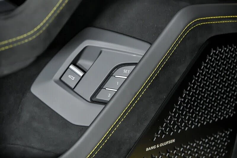 2023 Lamborghini Urus Performante - Image 16 of 31