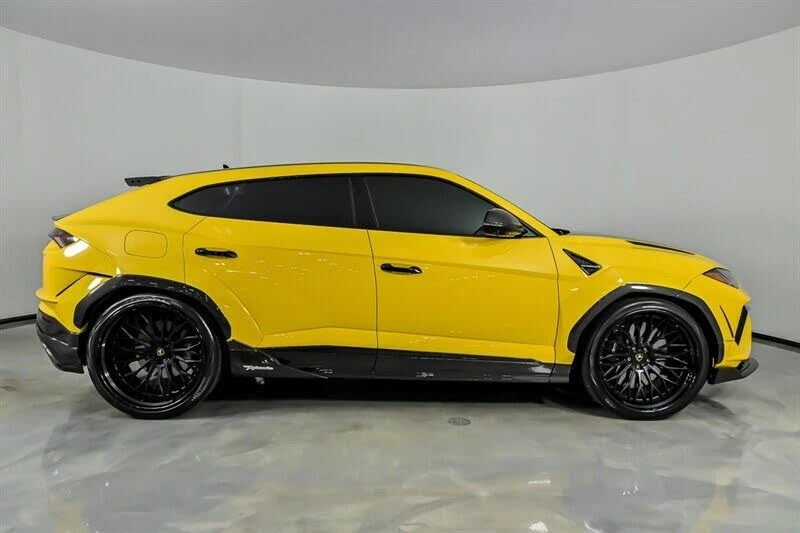 2023 Lamborghini Urus Performante - Image 12 of 31