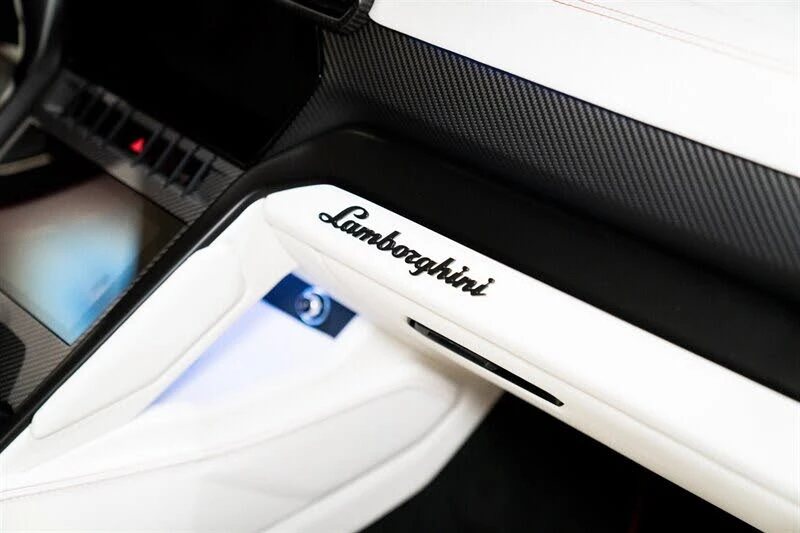2023 Lamborghini Urus Performante - Image 20 of 29