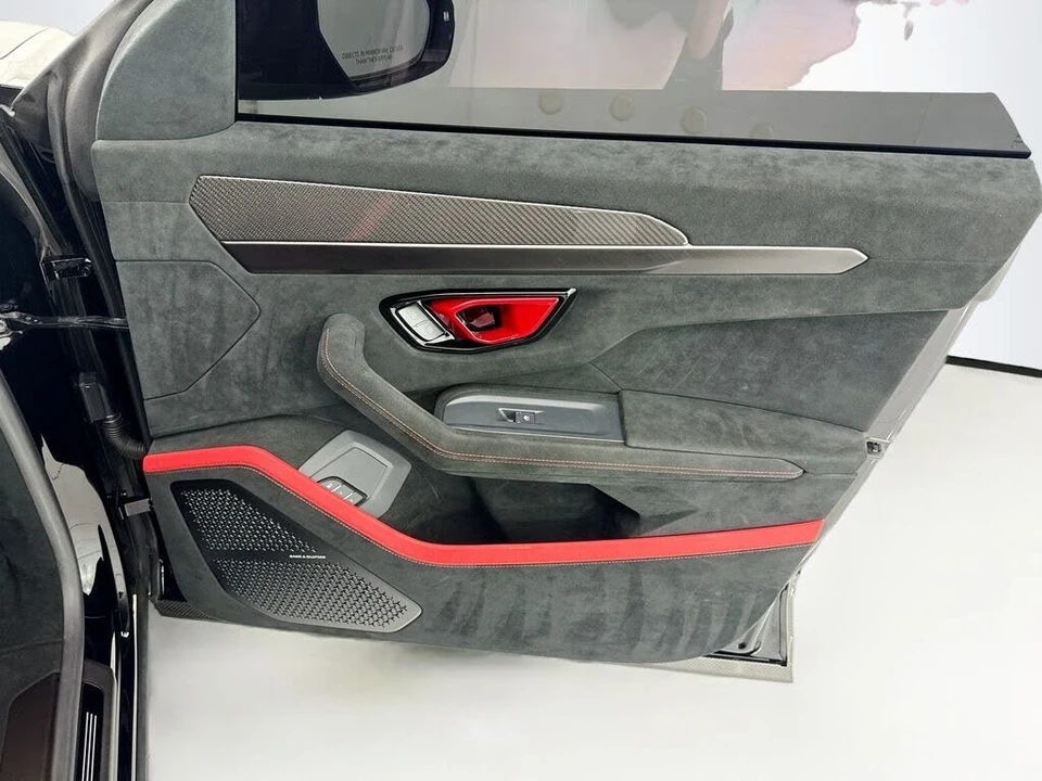 2023 Lamborghini Urus Performante - Image 24 of 31