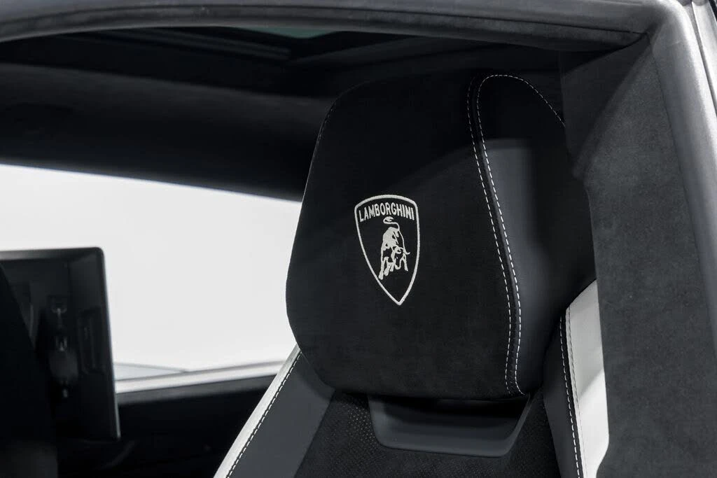 2023 Lamborghini Urus Performante - Image 21 of 31