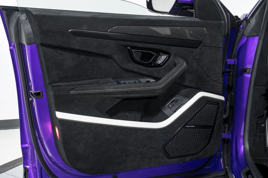 2023 Lamborghini Urus Performante - Image 9 of 31