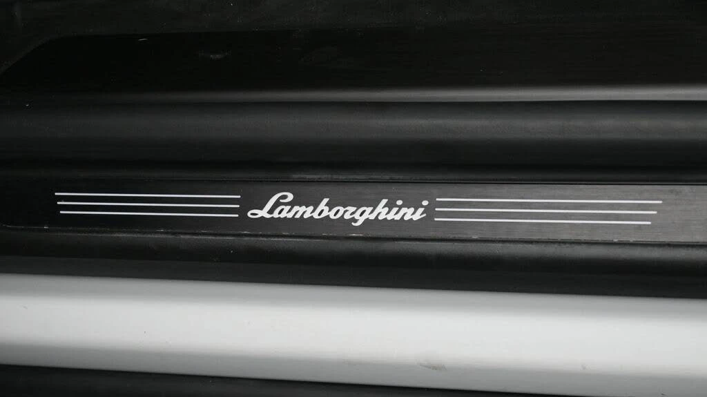 2023 Lamborghini Urus Performante - Image 19 of 27