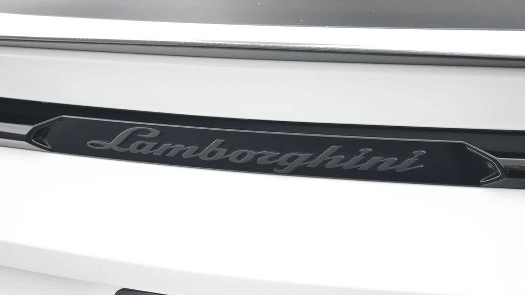2023 Lamborghini Urus Performante - Image 20 of 27
