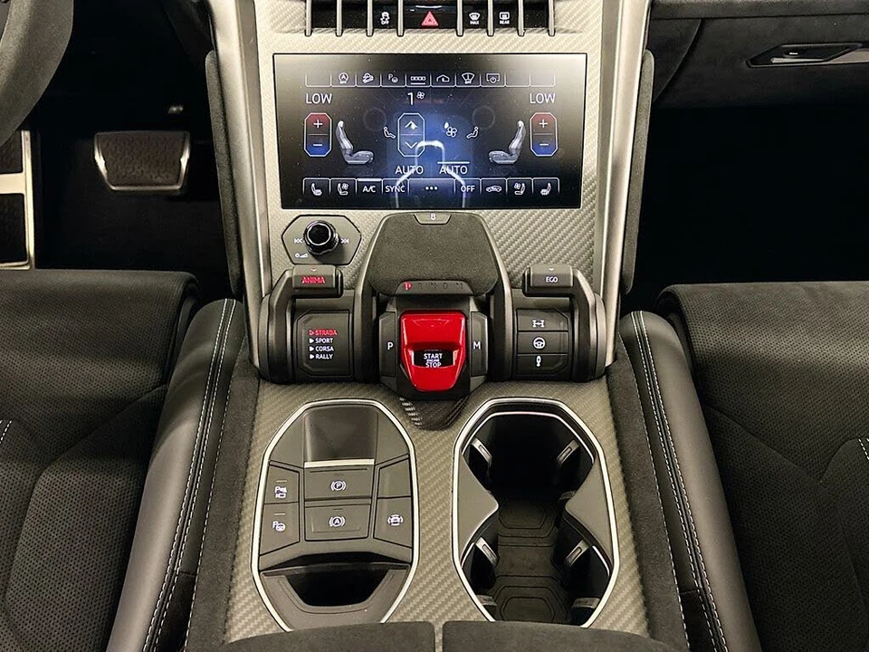 2023 Lamborghini Urus Performante - Image 13 of 31