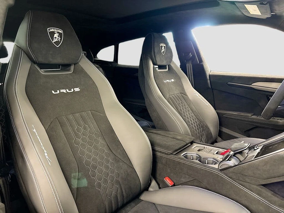 2023 Lamborghini Urus Performante - Image 15 of 31