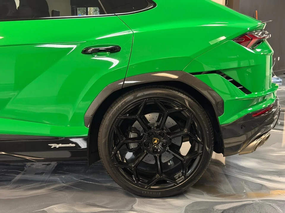 2023 Lamborghini Urus Performante - Image 15 of 29