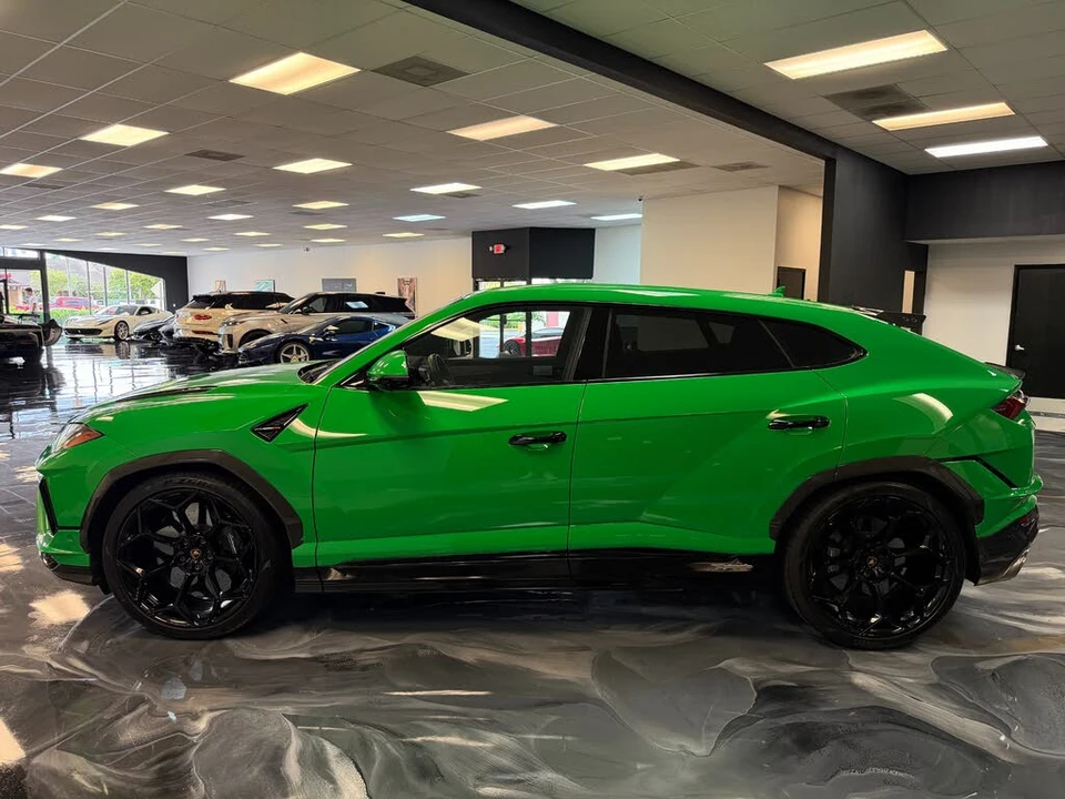 2023 Lamborghini Urus Performante - Image 13 of 29