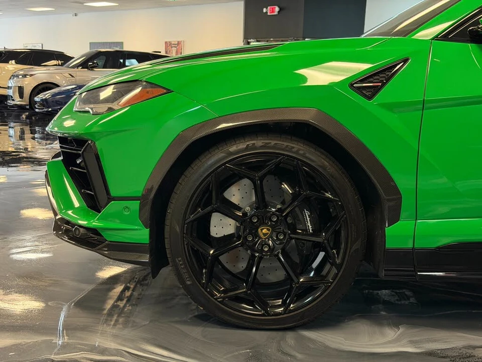 2023 Lamborghini Urus Performante - Image 14 of 29