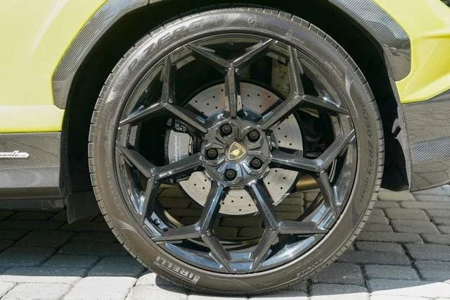 2023 Lamborghini Urus Performante - Image 16 of 21