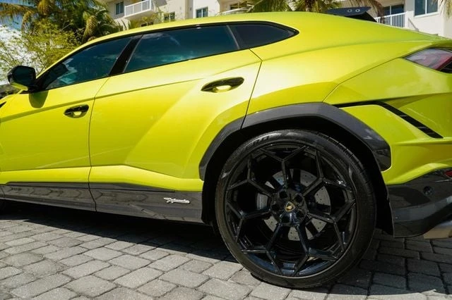 2023 Lamborghini Urus Performante - Image 17 of 21