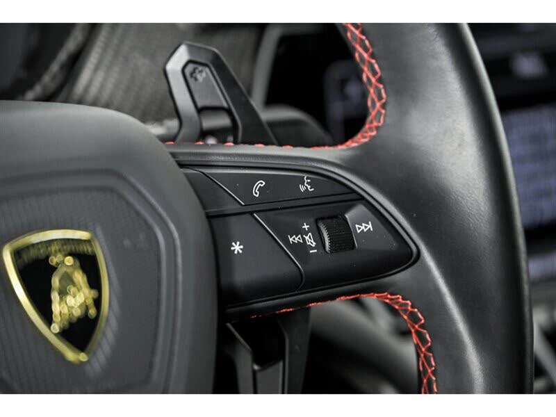2023 Lamborghini Urus Performante - Image 28 of 31