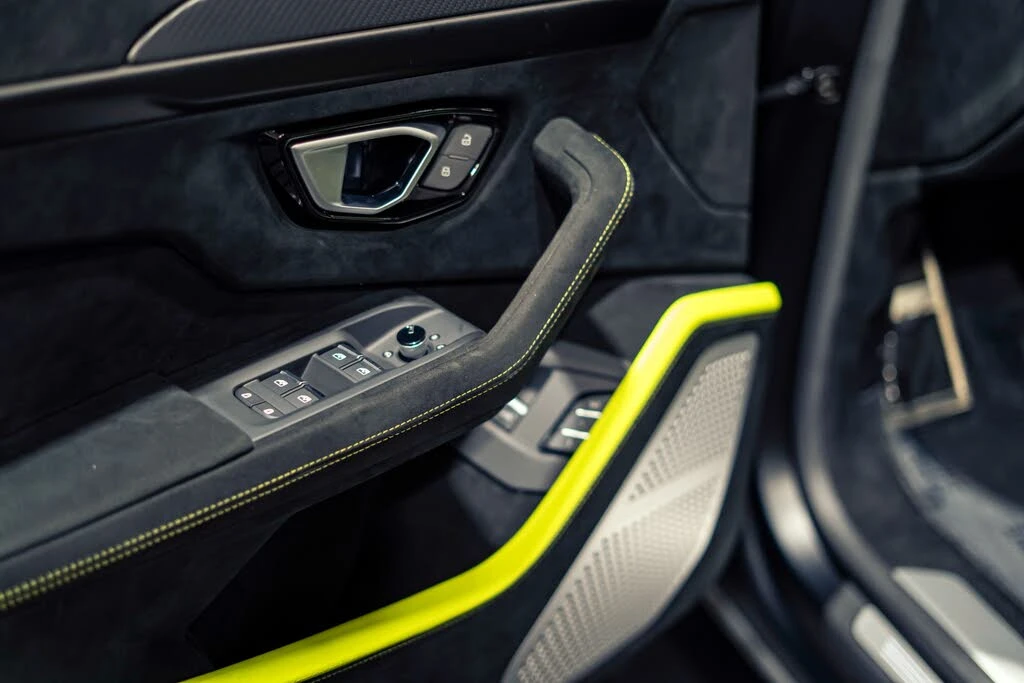2023 Lamborghini Urus Performante - Image 14 of 31