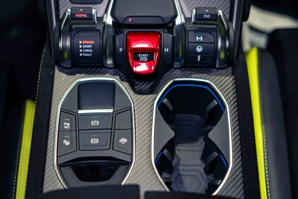 2023 Lamborghini Urus Performante - Image 19 of 31