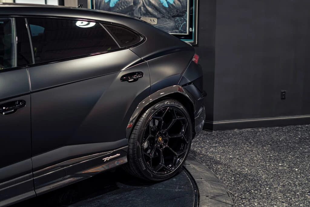2023 Lamborghini Urus Performante - Image 7 of 31