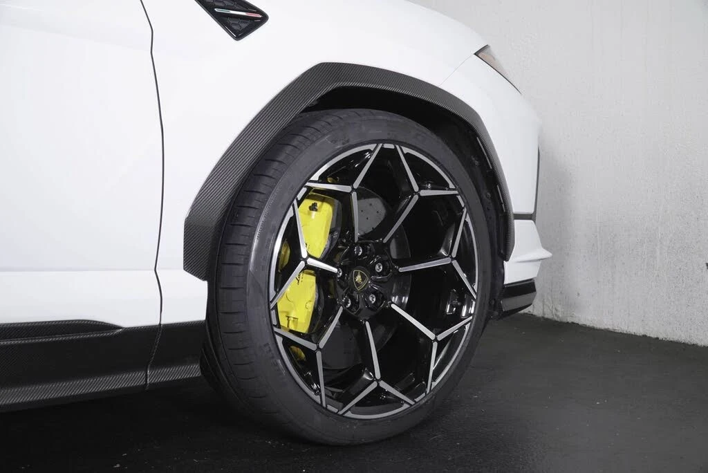 2023 Lamborghini Urus Performante - Image 9 of 31