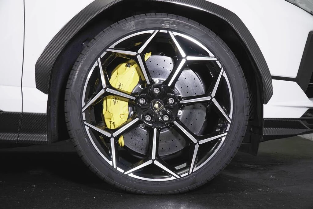 2023 Lamborghini Urus Performante - Image 4 of 31