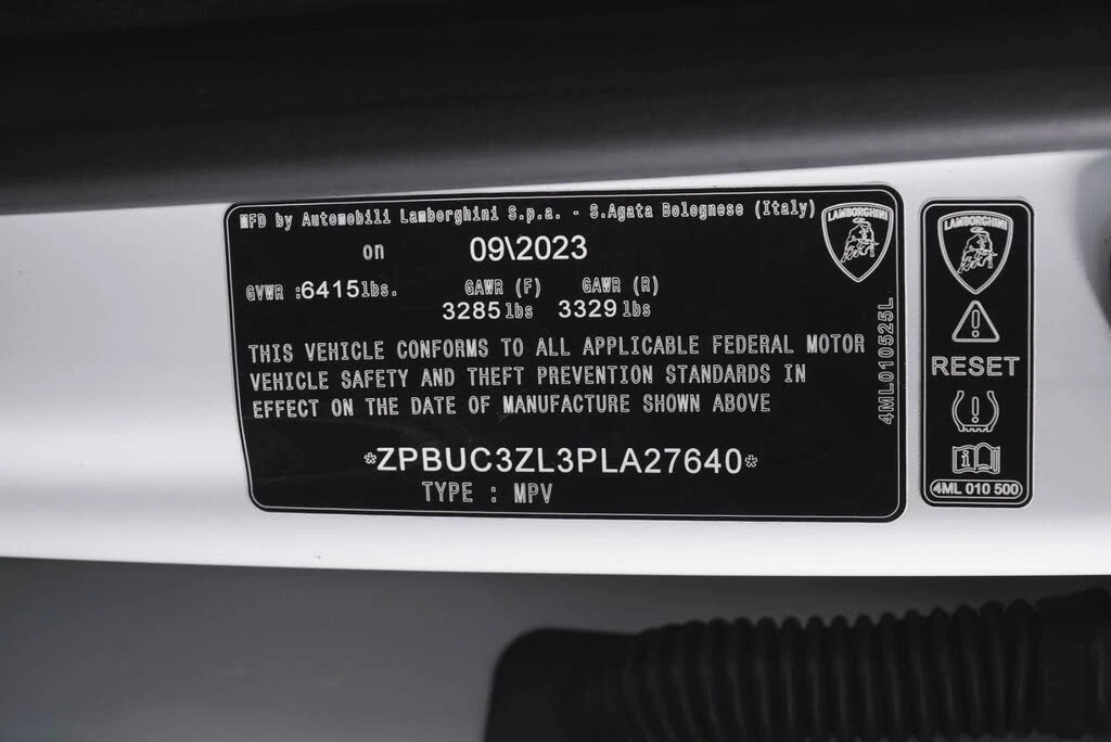 2023 Lamborghini Urus Performante - Image 25 of 31