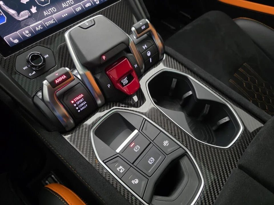 2023 Lamborghini Urus Performante - Image 19 of 29