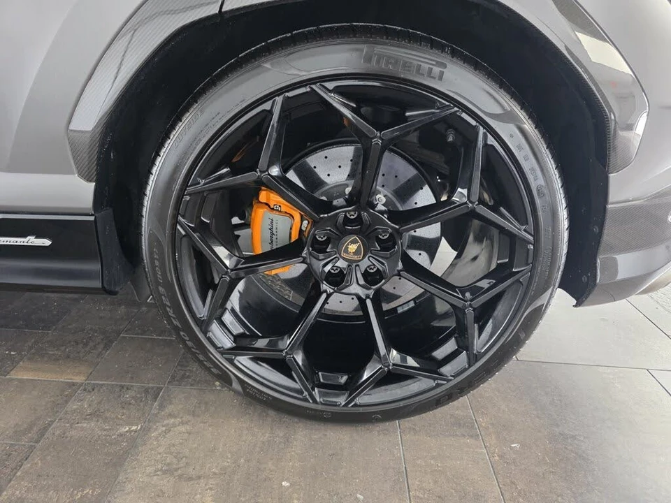 2023 Lamborghini Urus Performante - Image 13 of 29