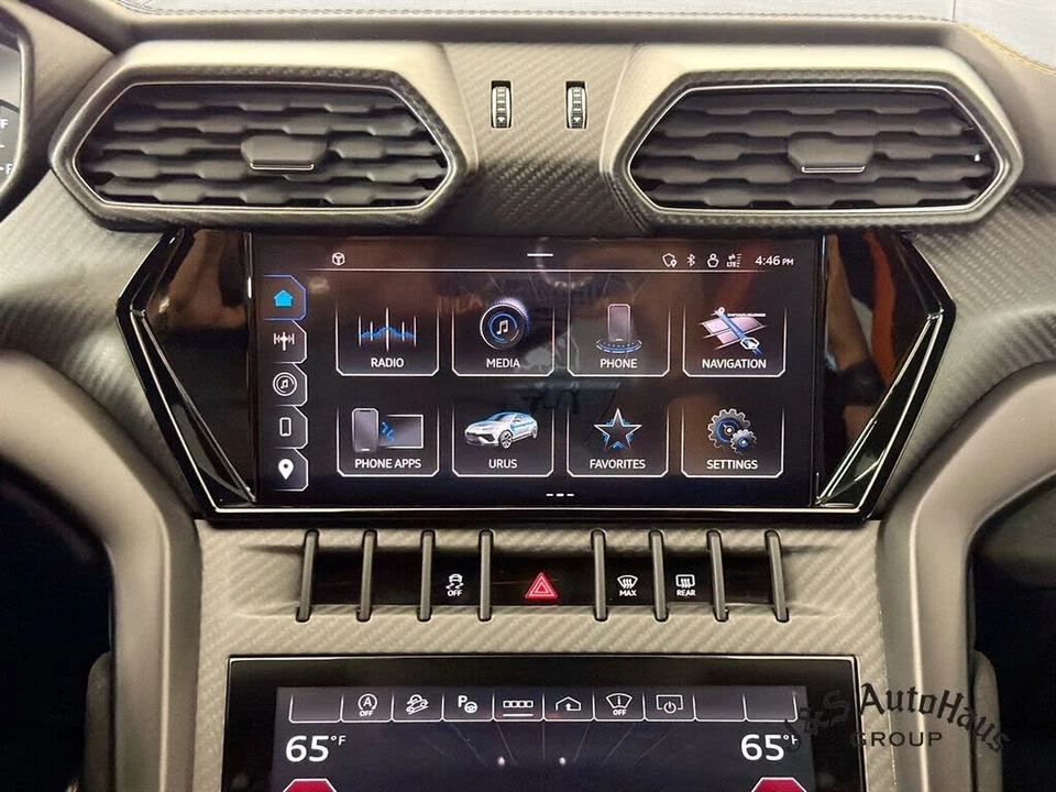 2023 Lamborghini Urus Performante - Image 16 of 31