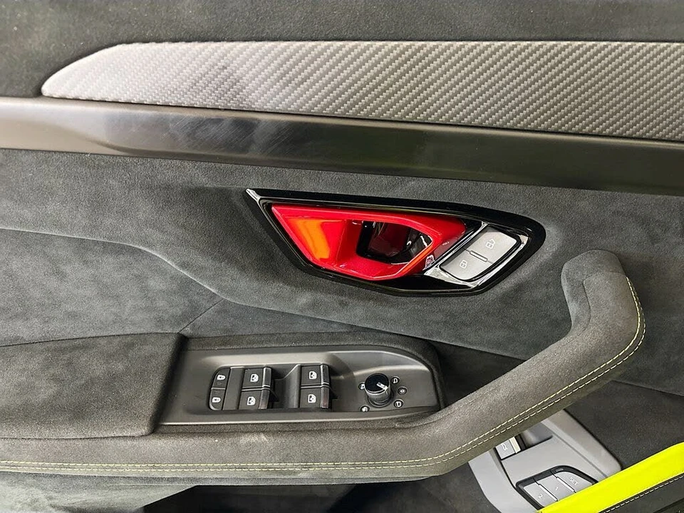 2023 Lamborghini Urus Performante - Image 29 of 31