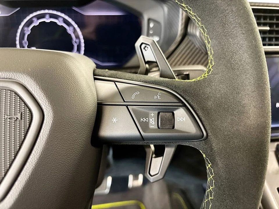 2023 Lamborghini Urus Performante - Image 27 of 31