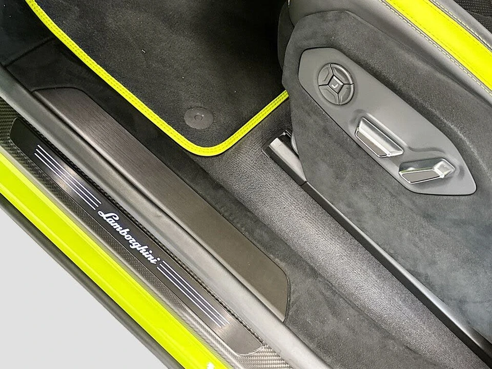 2023 Lamborghini Urus Performante - Image 30 of 31