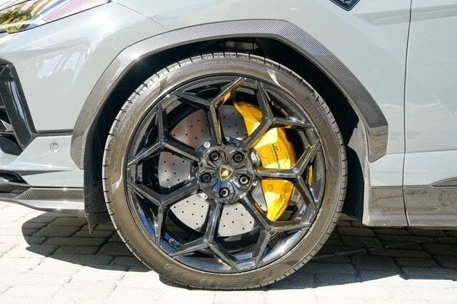 2023 Lamborghini Urus Performante - Image 14 of 31