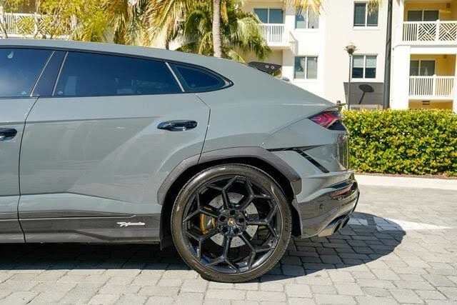 2023 Lamborghini Urus Performante - Image 16 of 31