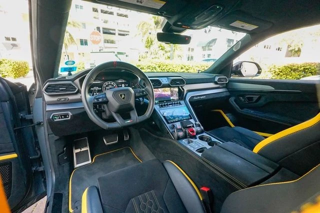 2023 Lamborghini Urus Performante - Image 3 of 21