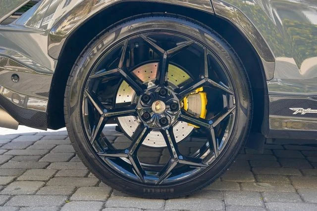 2023 Lamborghini Urus Performante - Image 31 of 31
