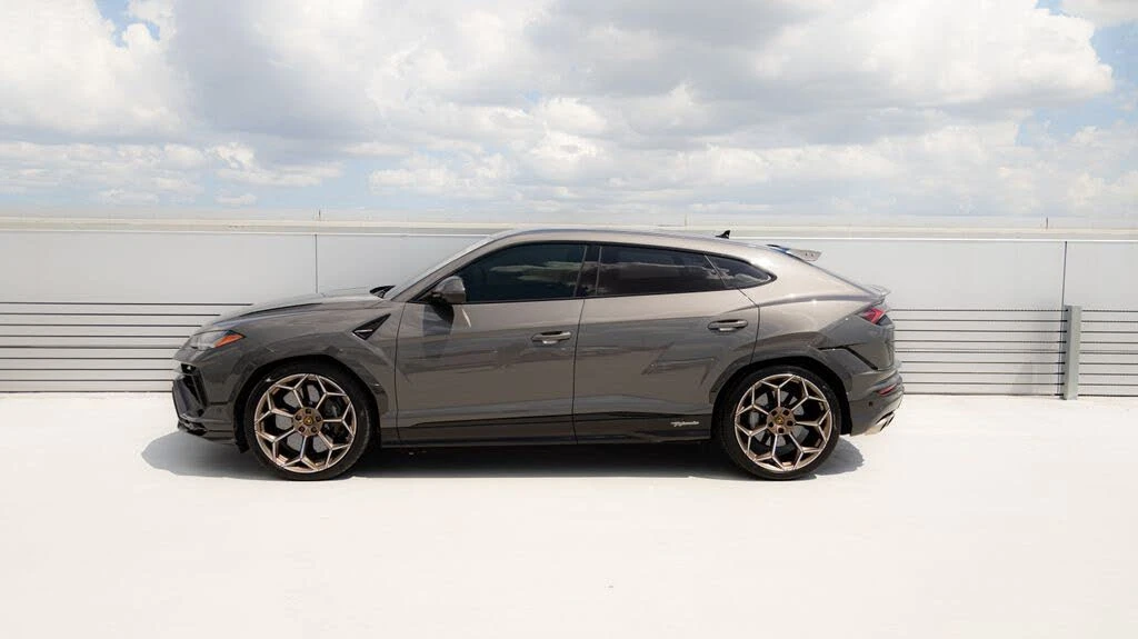 2023 Lamborghini Urus Performante - Image 2 of 31
