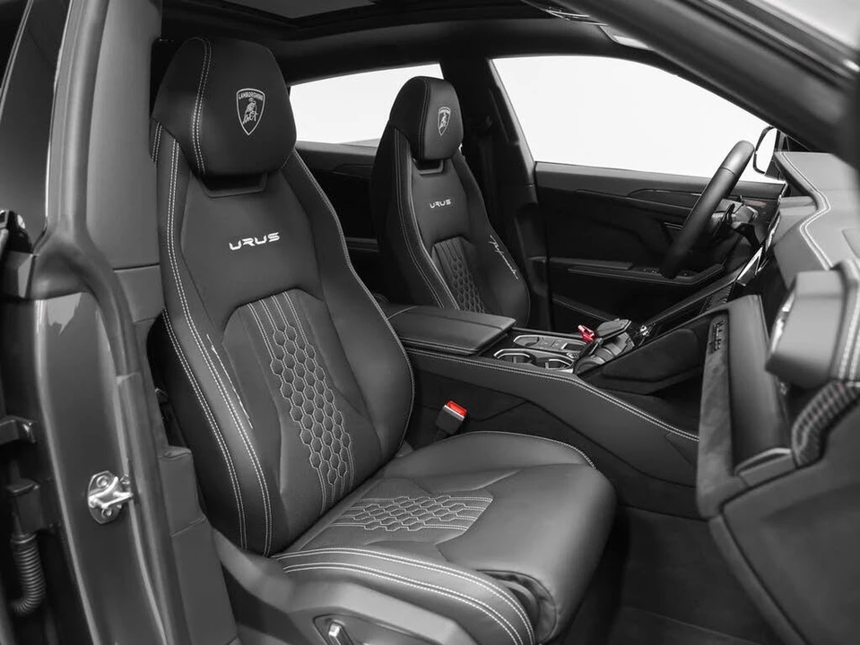 2023 Lamborghini Urus Performante - Image 22 of 31