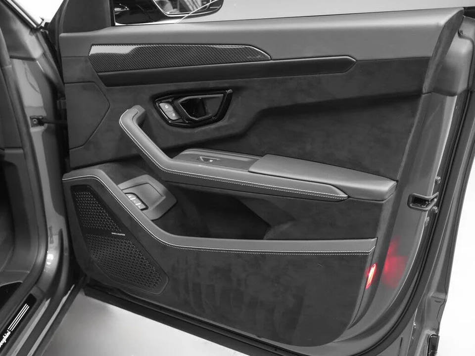 2023 Lamborghini Urus Performante - Image 30 of 31