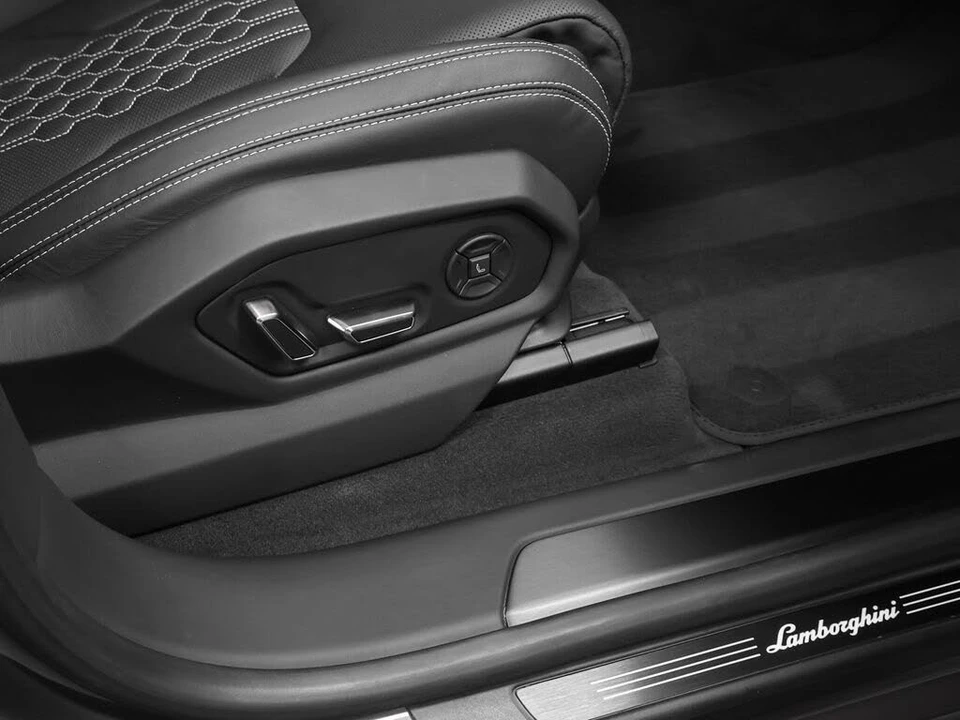2023 Lamborghini Urus Performante - Image 20 of 31
