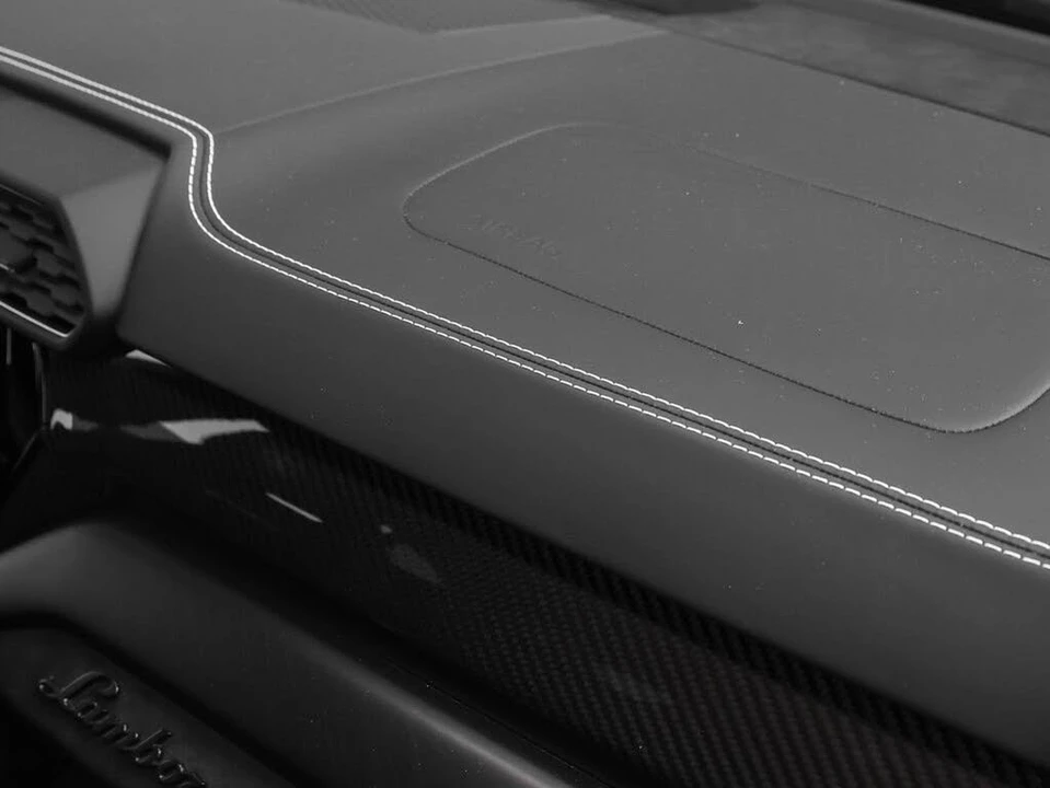 2023 Lamborghini Urus Performante - Image 26 of 31