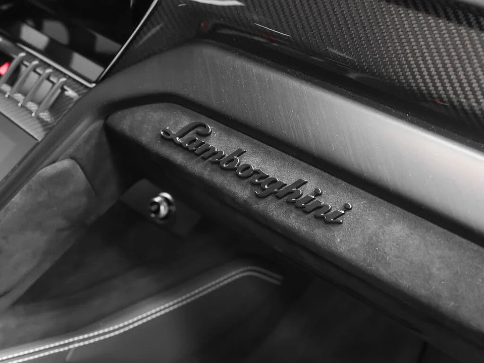 2023 Lamborghini Urus Performante - Image 27 of 31